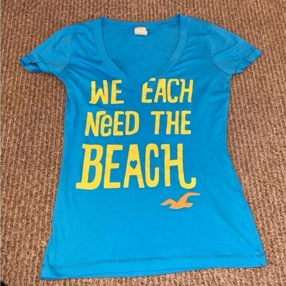 Hollister V Neck Y2K we need the beach Medium